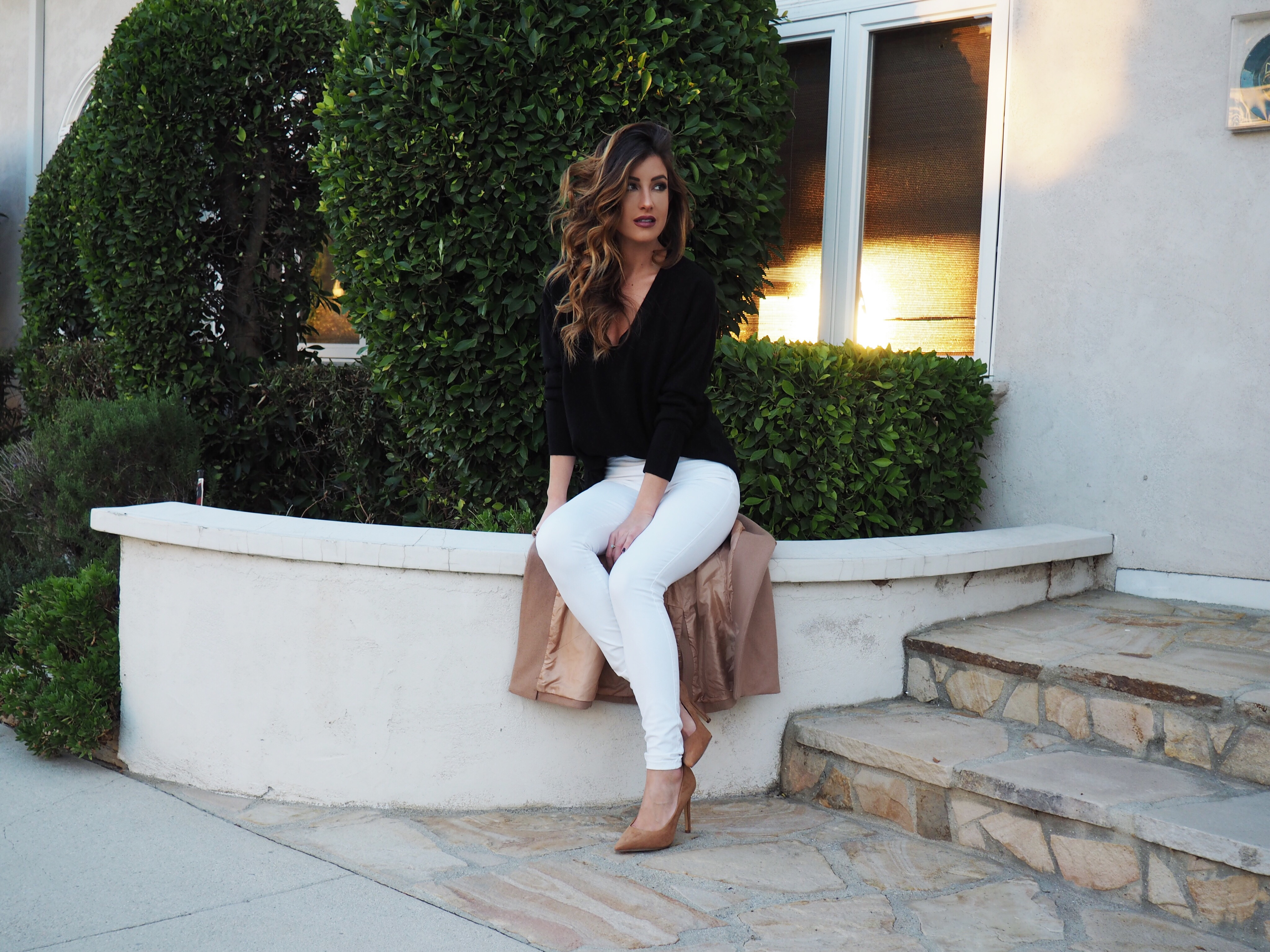 white jeans outfit