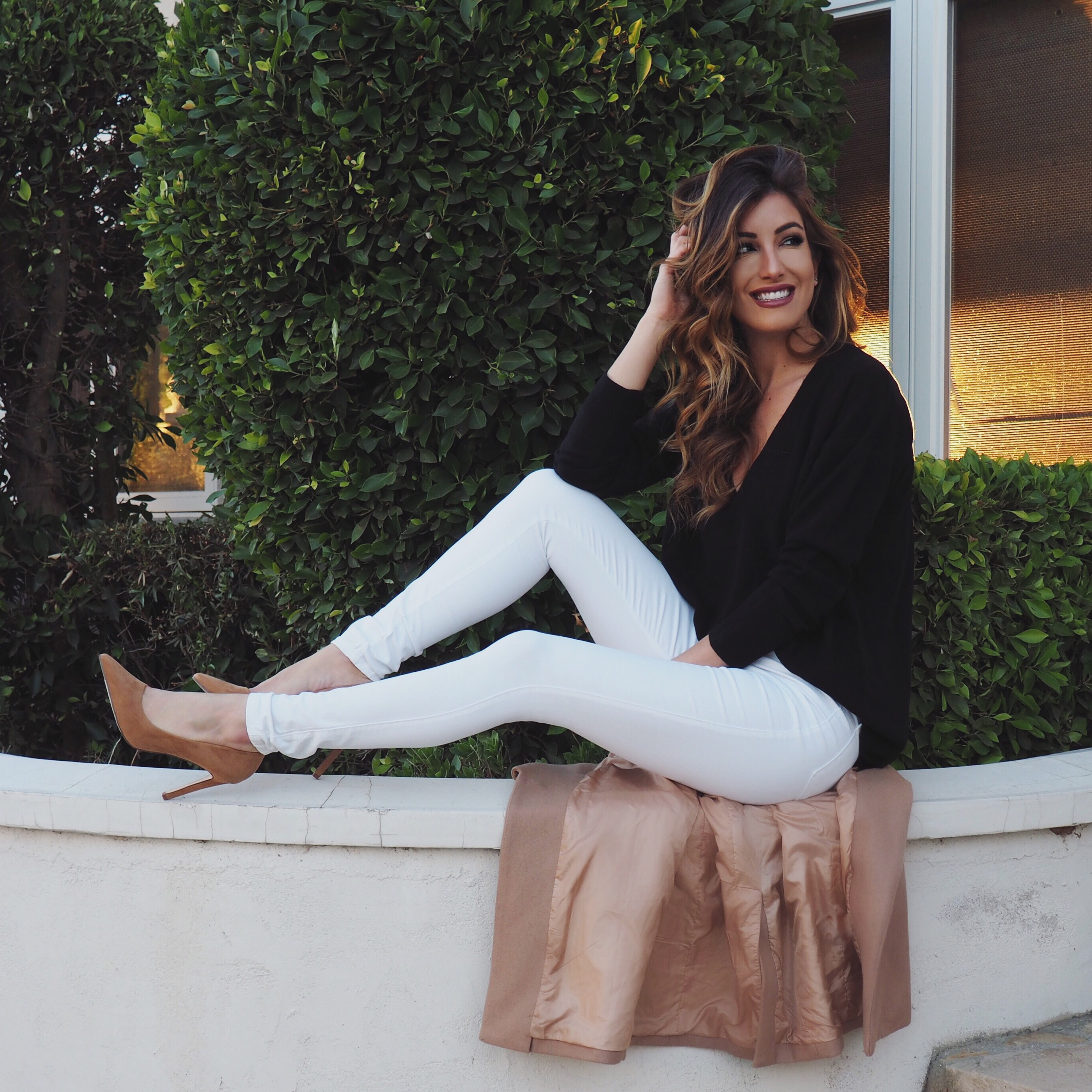 how to wear white jeans
