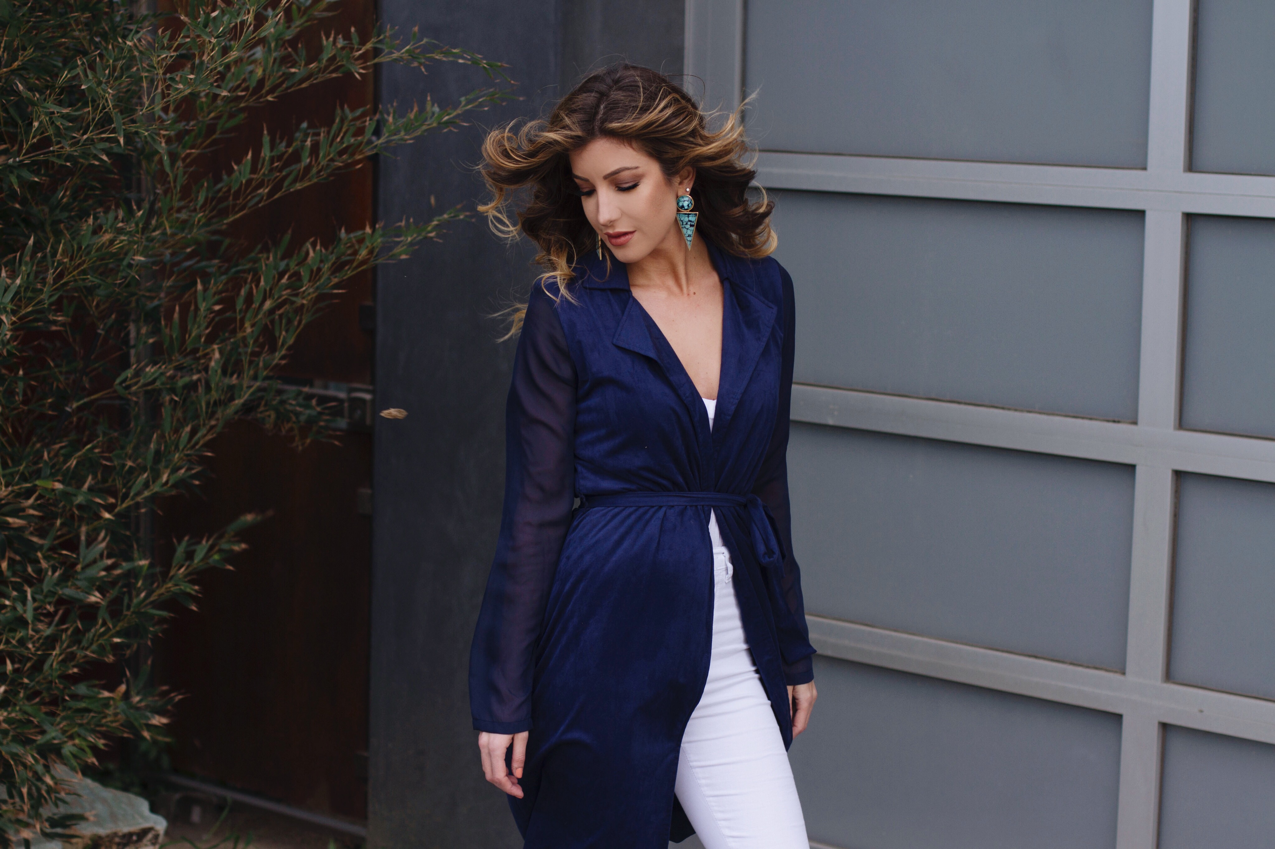 how to wear a navy trench coat